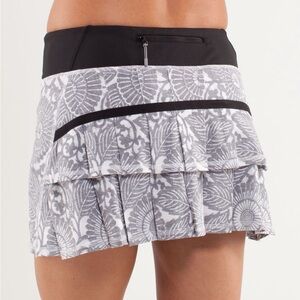Lululemon Run: Pace Setter Skirt (Regular)
Beachy Floral White Fossil / Black
